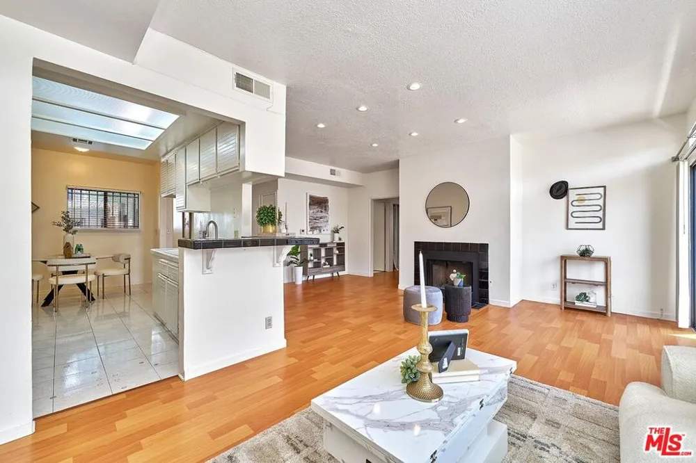 431 S Kingsley Drive #205 Los Angeles, CA 90020