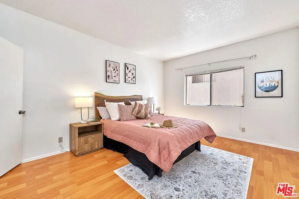 431 S Kingsley Drive #205 Los Angeles, CA 90020