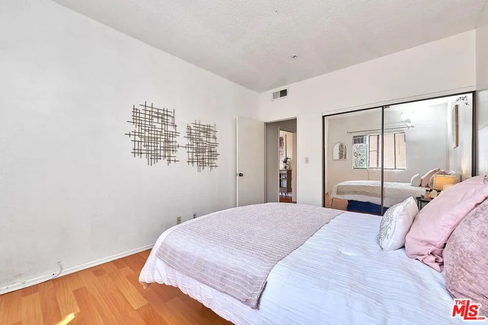 431 S Kingsley Drive #205 Los Angeles, CA 90020