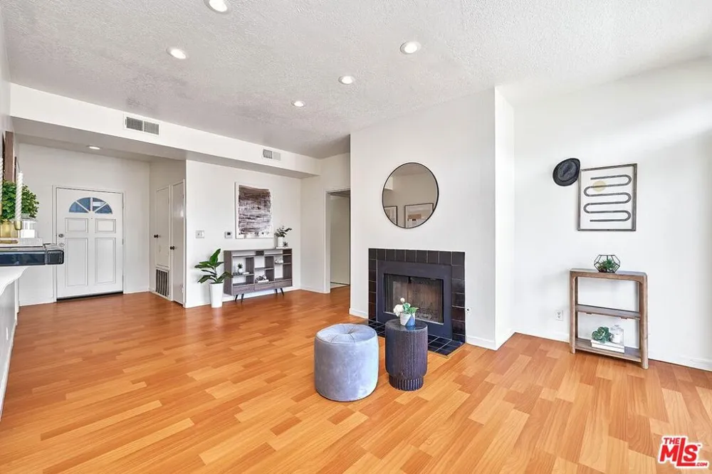 431 S Kingsley Drive #205 Los Angeles, CA 90020