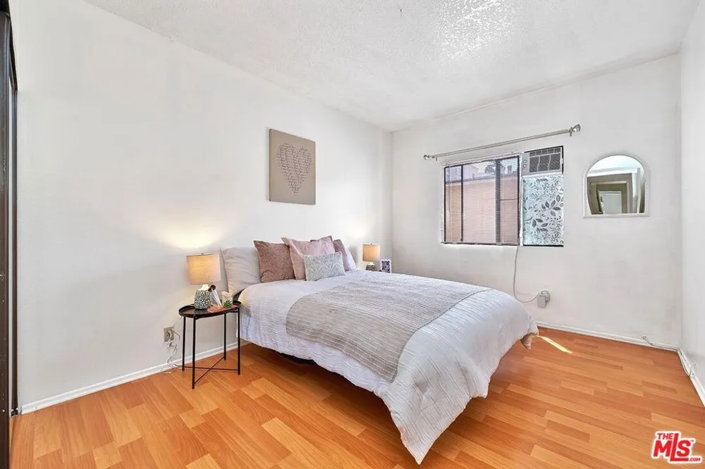 431 S Kingsley Drive #205 Los Angeles, CA 90020