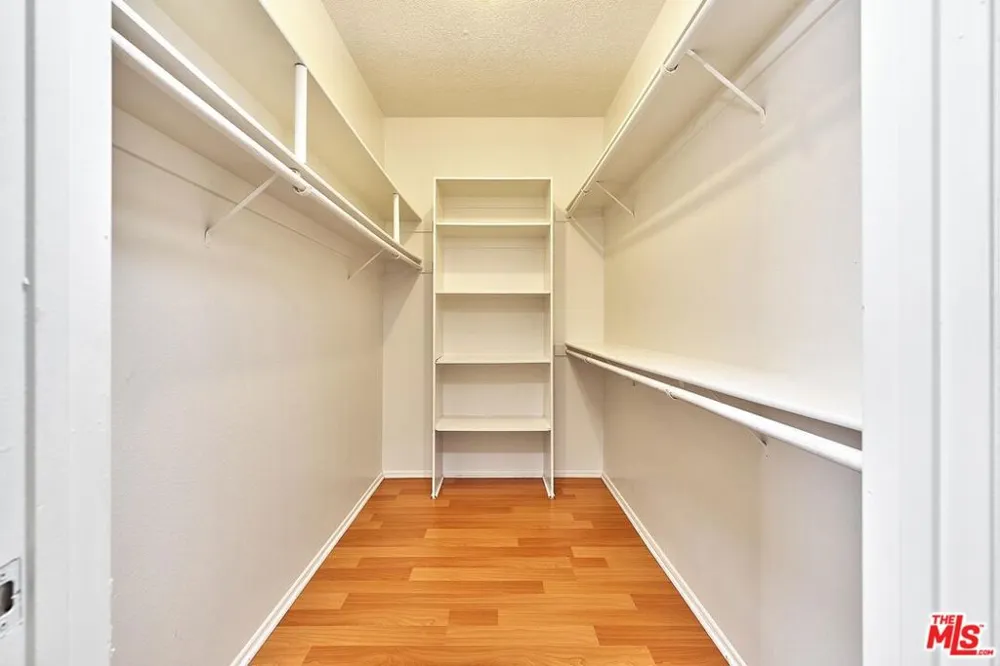 431 S Kingsley Drive #205 Los Angeles, CA 90020
