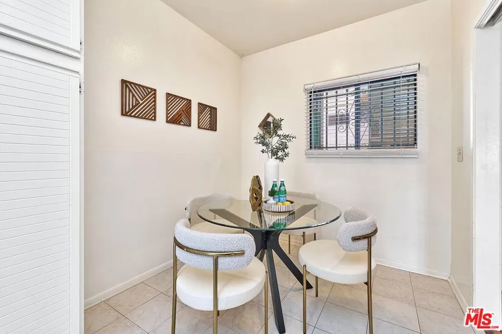 431 S Kingsley Drive #205 Los Angeles, CA 90020