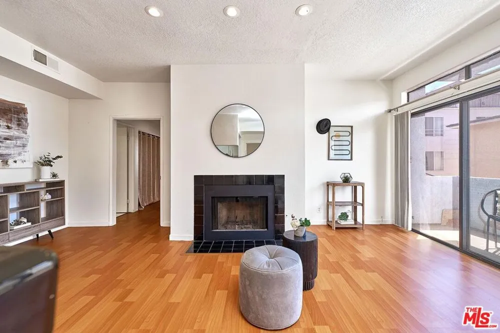 431 S Kingsley Drive #205 Los Angeles, CA 90020
