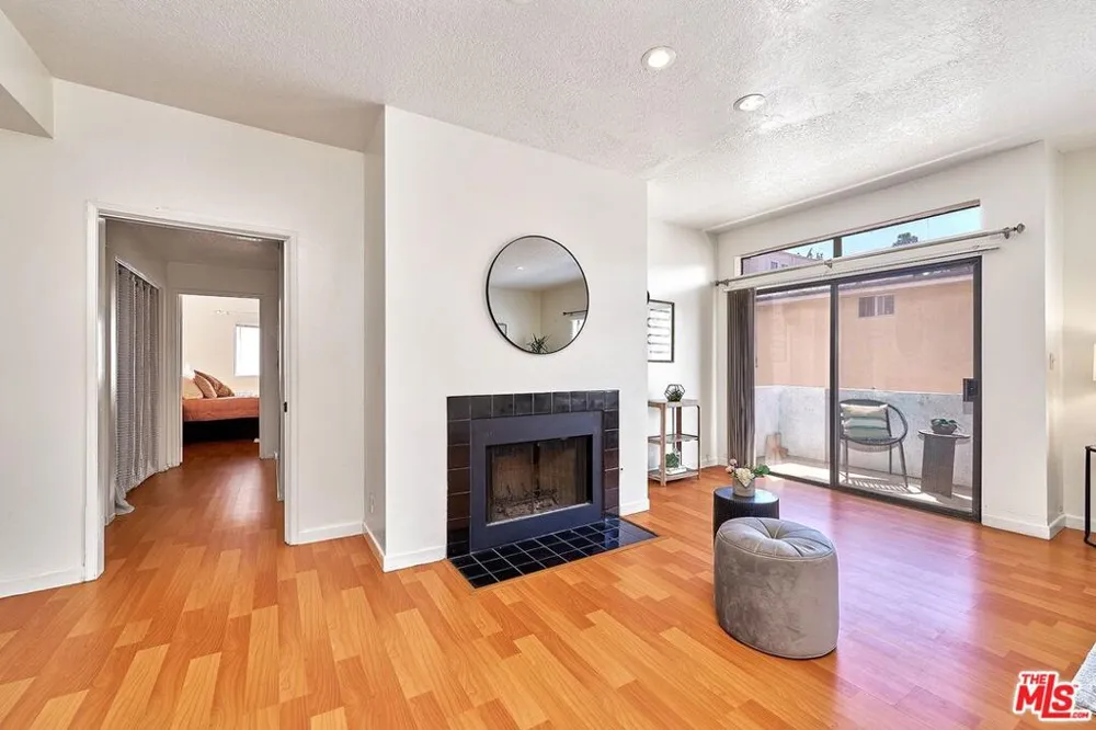 431 S Kingsley Drive #205 Los Angeles, CA 90020