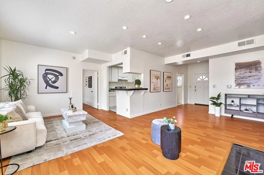 431 S Kingsley Drive #205 Los Angeles, CA 90020