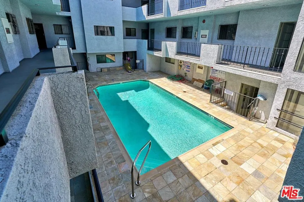431 S Kingsley Drive #205 Los Angeles, CA 90020