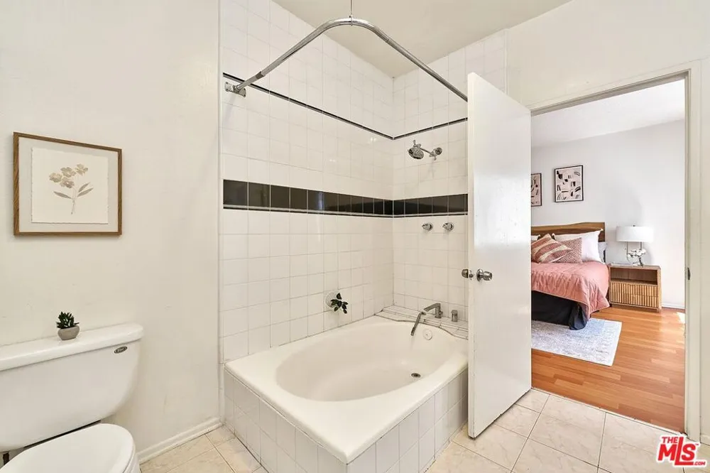 431 S Kingsley Drive #205 Los Angeles, CA 90020