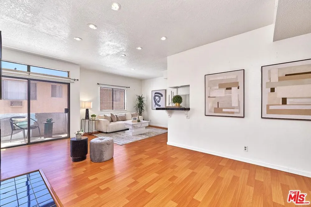 431 S Kingsley Drive #205 Los Angeles, CA 90020