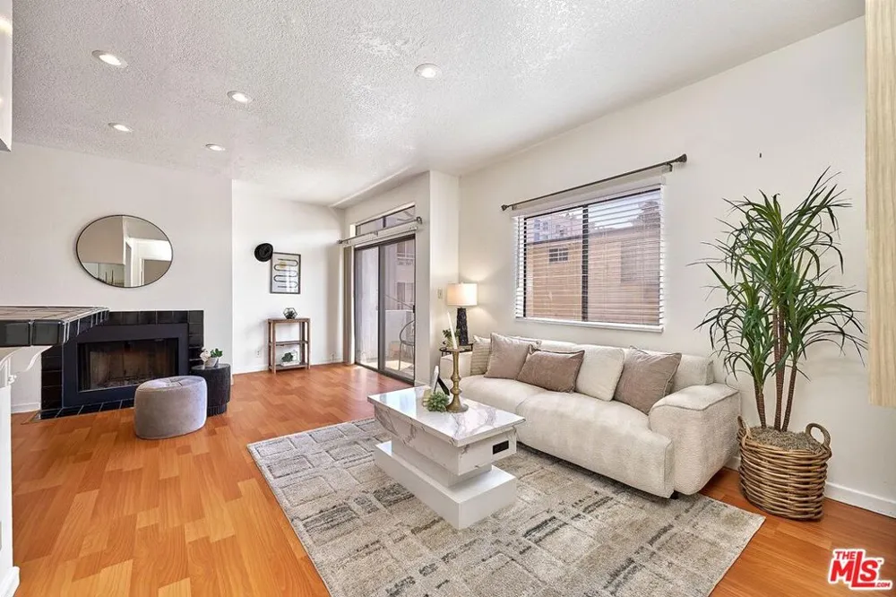 431 S Kingsley Drive #205 Los Angeles, CA 90020
