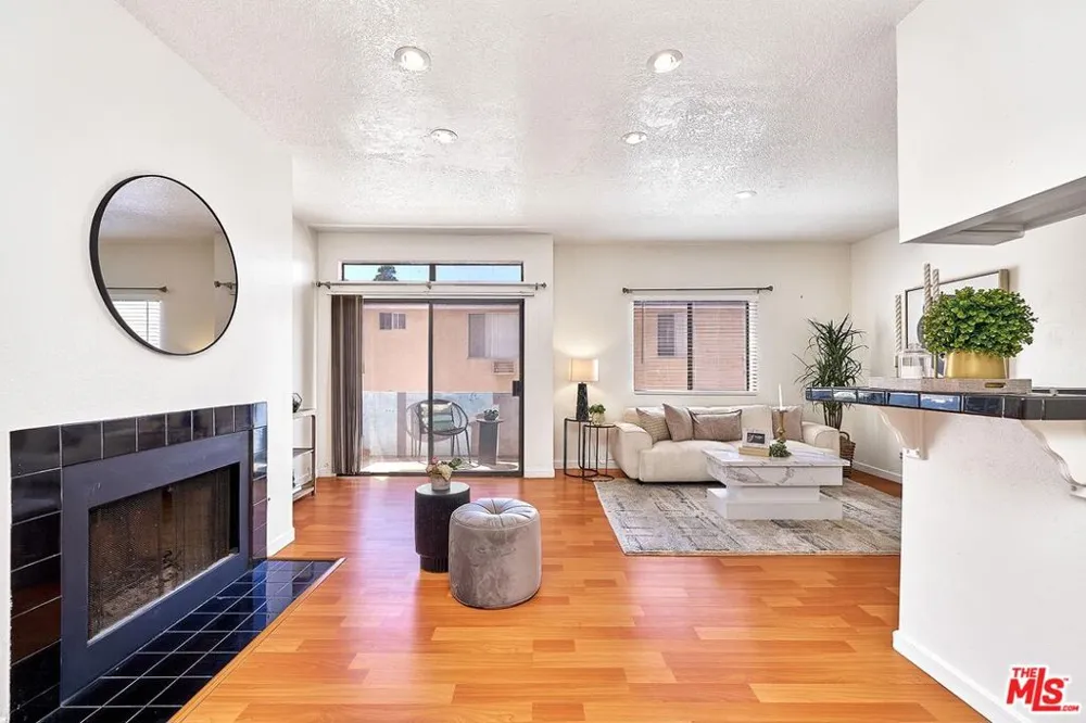431 S Kingsley Drive #205 Los Angeles, CA 90020