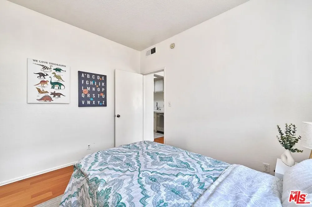 431 S Kingsley Drive #205 Los Angeles, CA 90020