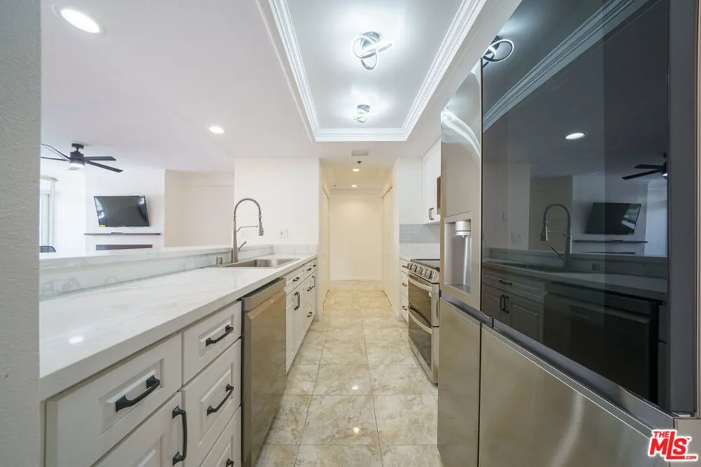 600 W 9th Street #1502 Los Angeles, CA 90015