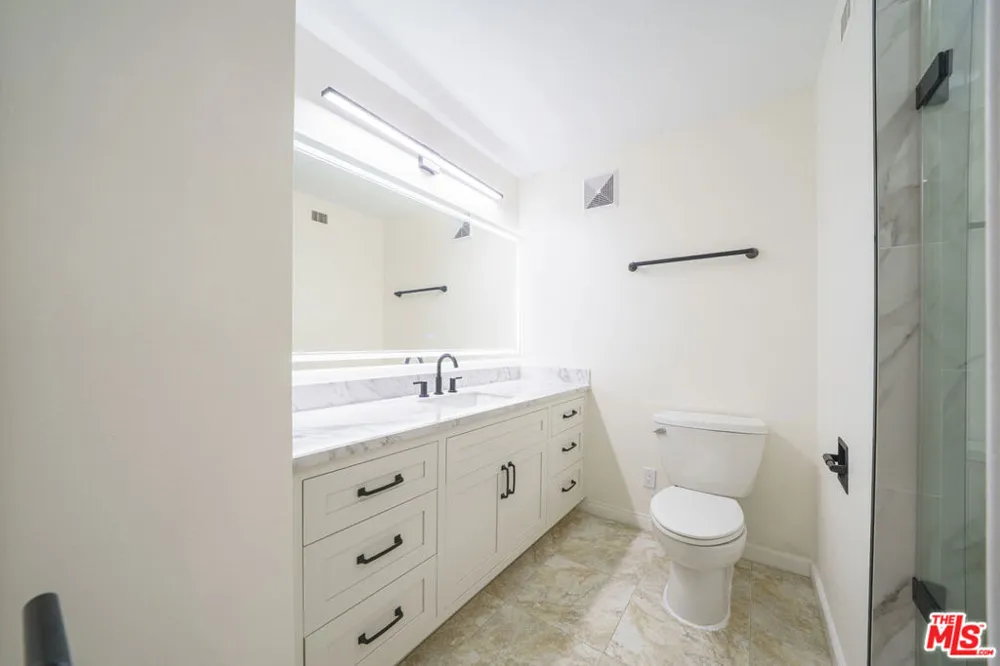 600 W 9th Street #1502 Los Angeles, CA 90015