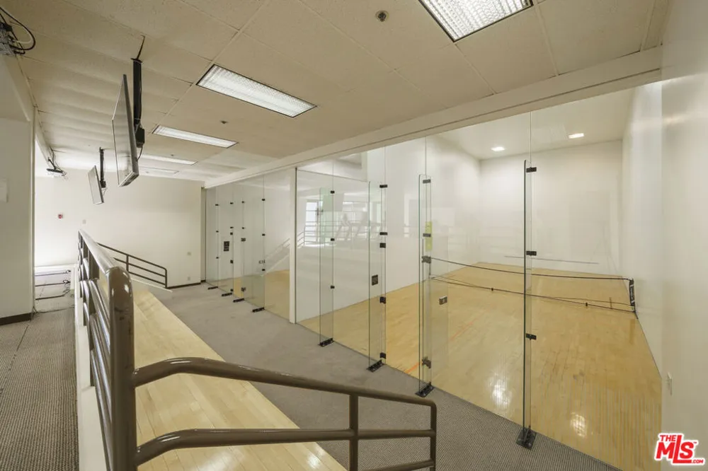 600 W 9th Street #1502 Los Angeles, CA 90015