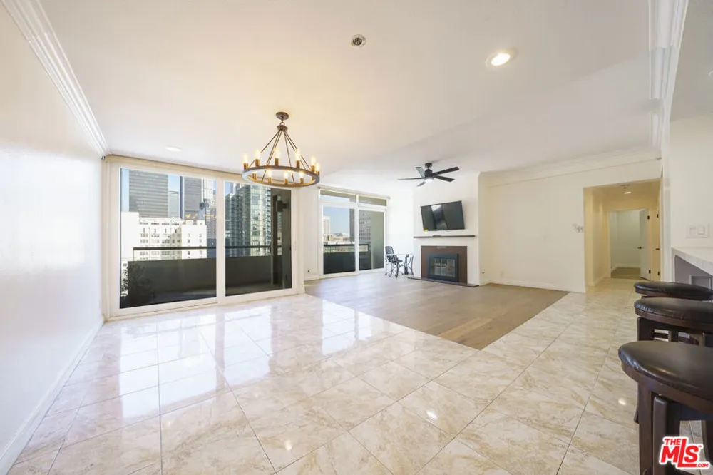 600 W 9th Street #1502 Los Angeles, CA 90015
