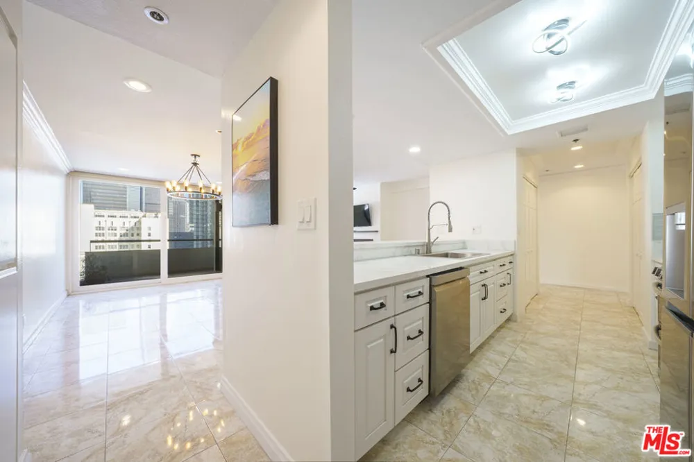 600 W 9th Street #1502 Los Angeles, CA 90015