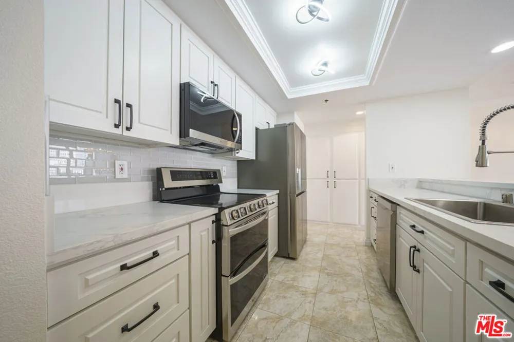 600 W 9th Street #1502 Los Angeles, CA 90015