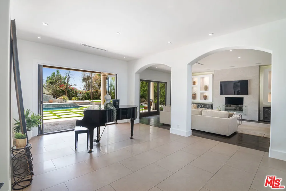 25522 COLETTE WAY Calabasas, CA 91302