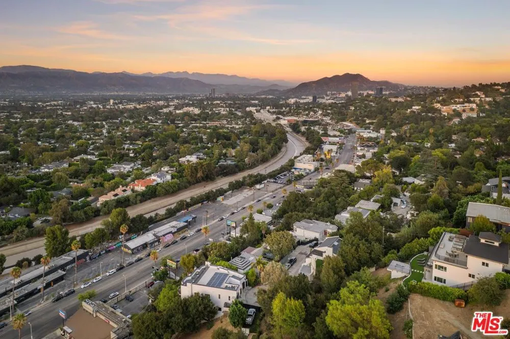 11698 Picturesque Drive Studio City, CA 91604