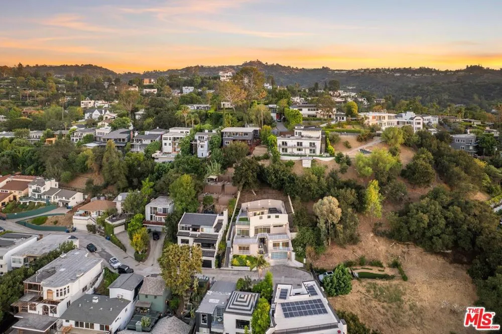 11698 Picturesque Drive Studio City, CA 91604