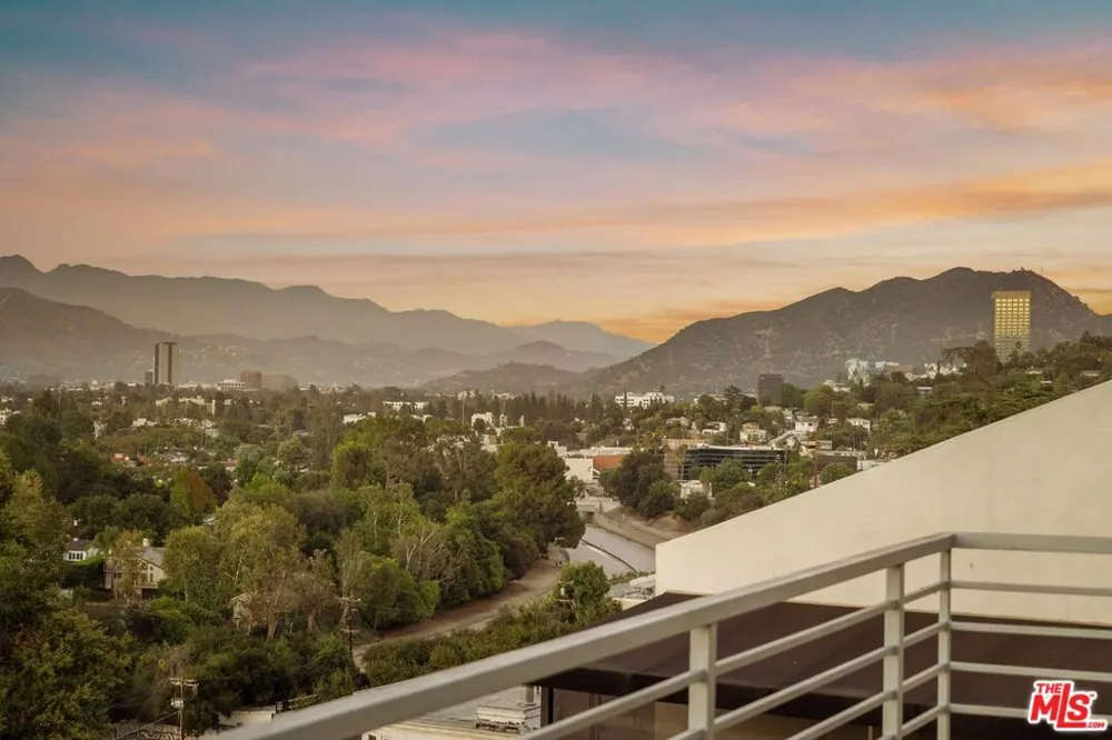 11698 Picturesque Drive Studio City, CA 91604