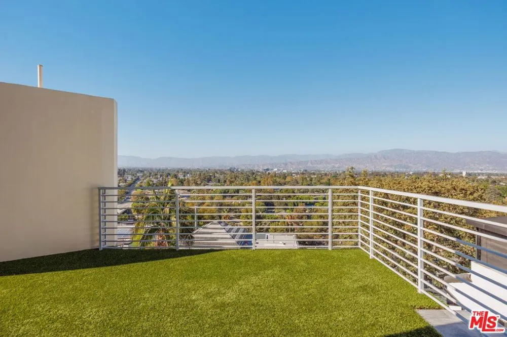 11698 Picturesque Drive Studio City, CA 91604