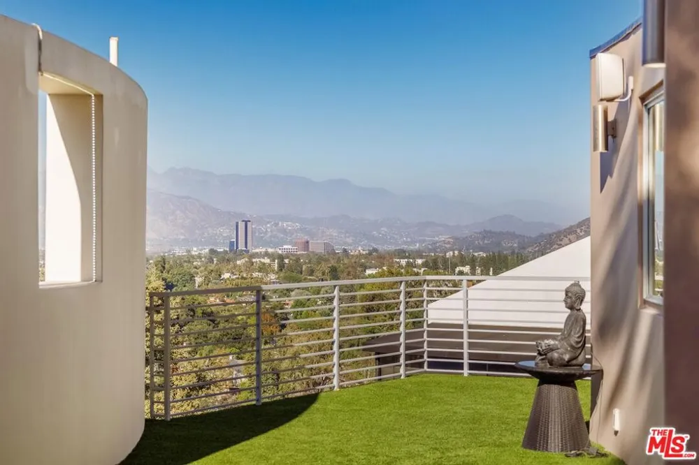 11698 Picturesque Drive Studio City, CA 91604