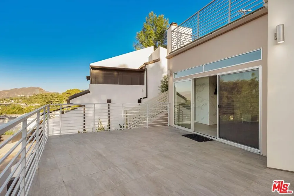 11698 Picturesque Drive Studio City, CA 91604