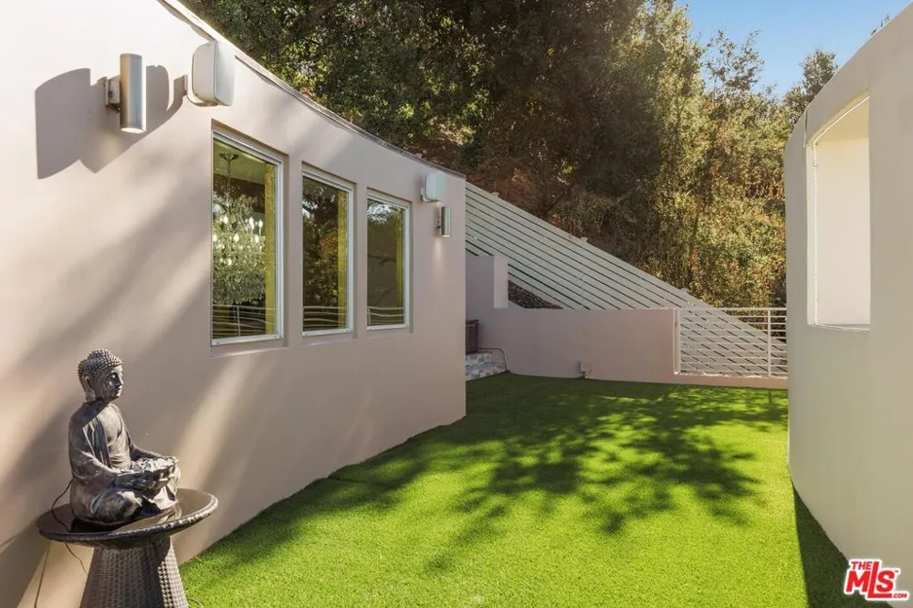 11698 Picturesque Drive Studio City, CA 91604