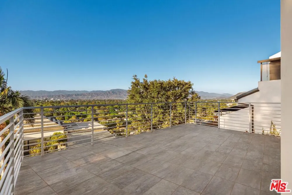 11698 Picturesque Drive Studio City, CA 91604