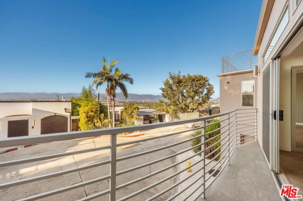 11698 Picturesque Drive Studio City, CA 91604