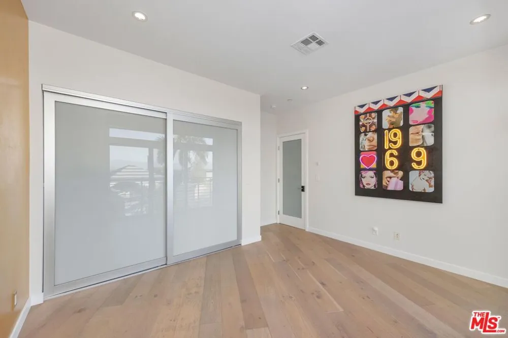 11698 Picturesque Drive Studio City, CA 91604