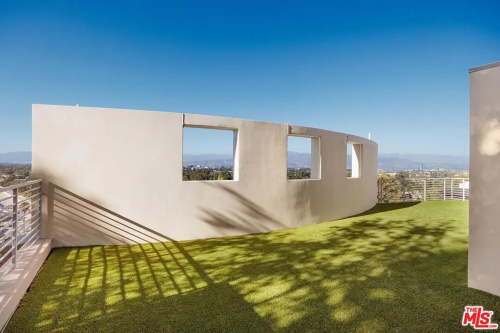 11698 Picturesque Drive Studio City, CA 91604