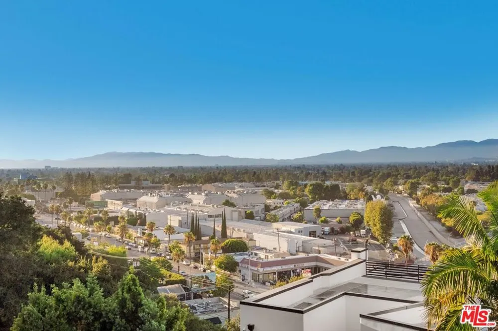 11698 Picturesque Drive Studio City, CA 91604