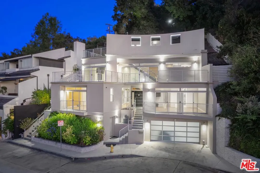 11698 Picturesque Drive Studio City, CA 91604