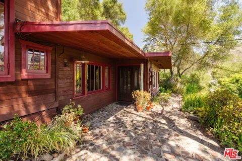 19559 Cave Way