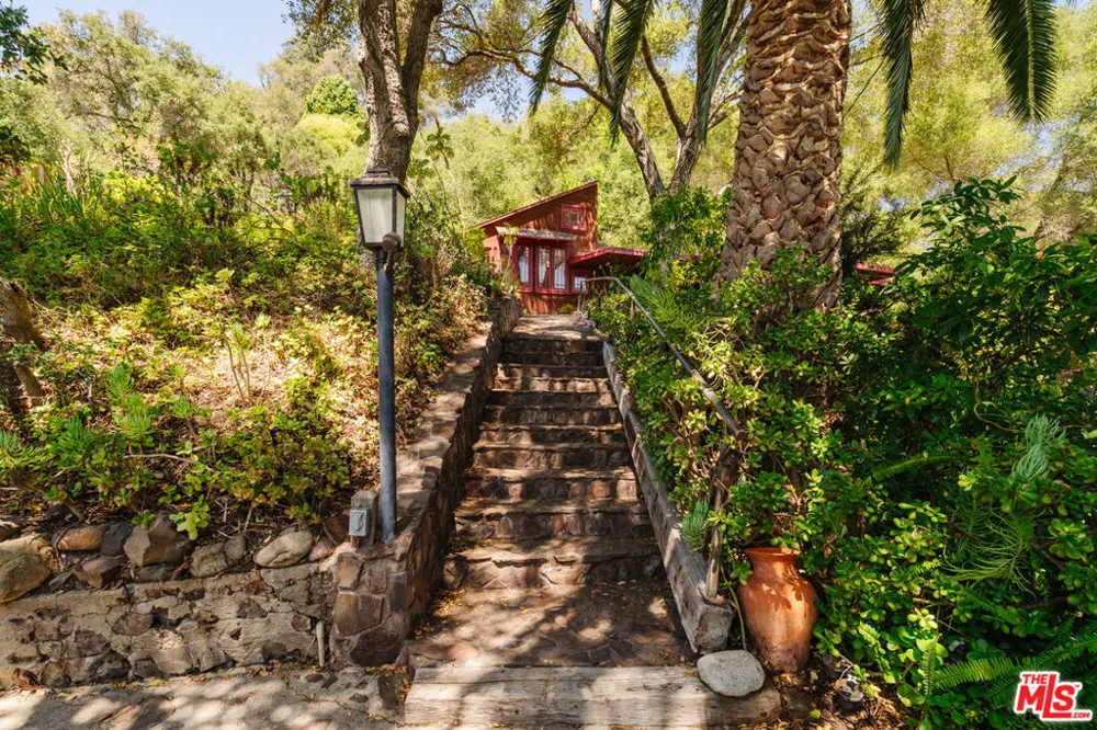 19559 Cave Way Topanga, CA 90290
