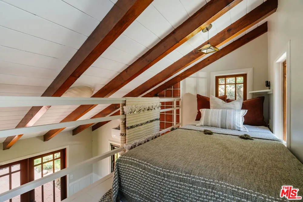 19559 Cave Way Topanga, CA 90290