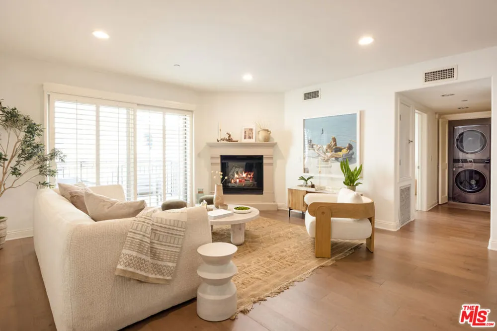 8238 W Manchester Avenue #206 Playa del Rey, CA 90293