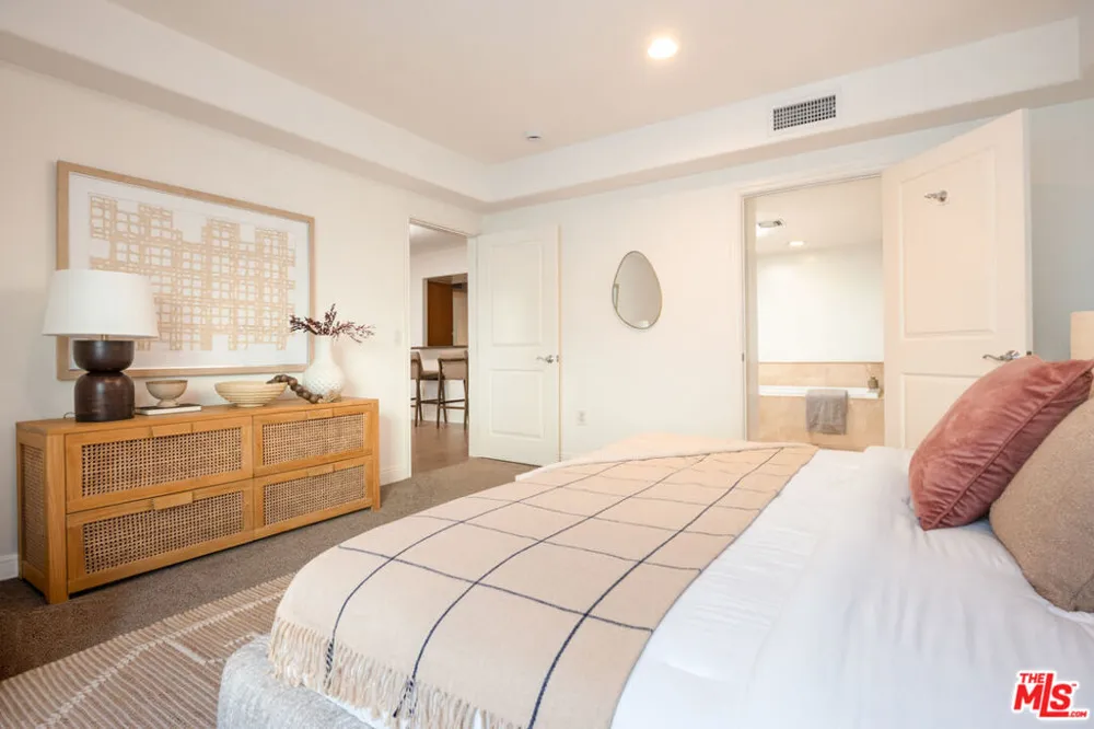 8238 W Manchester Avenue #206 Playa del Rey, CA 90293
