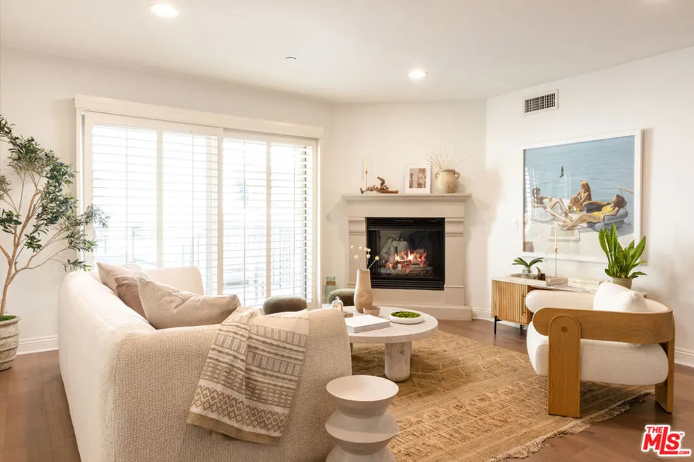 8238 W Manchester Avenue #206 Playa del Rey, CA 90293