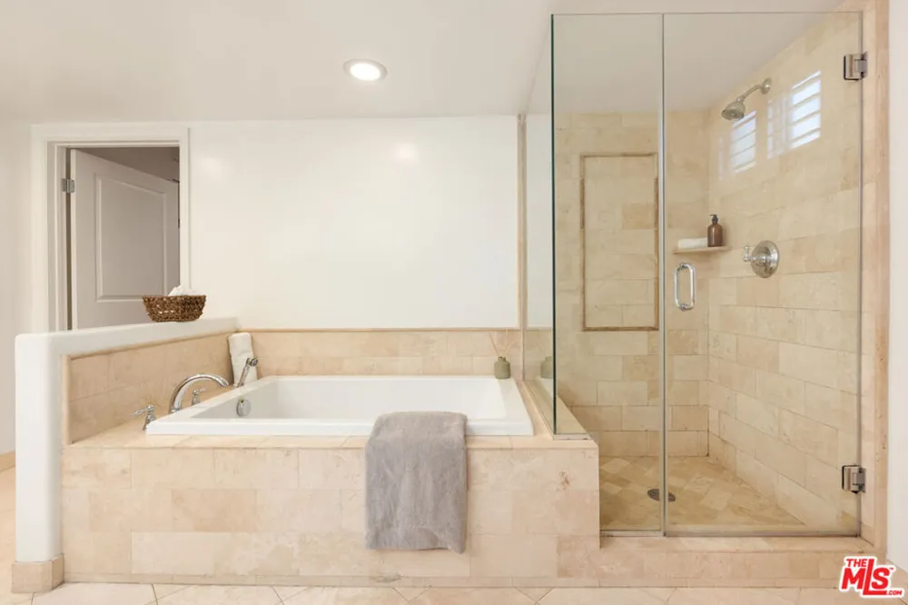 8238 W Manchester Avenue #206 Playa del Rey, CA 90293