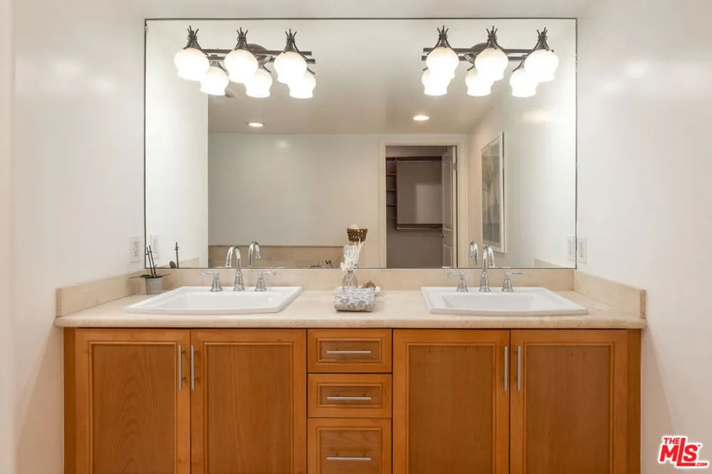 8238 W Manchester Avenue #206 Playa del Rey, CA 90293