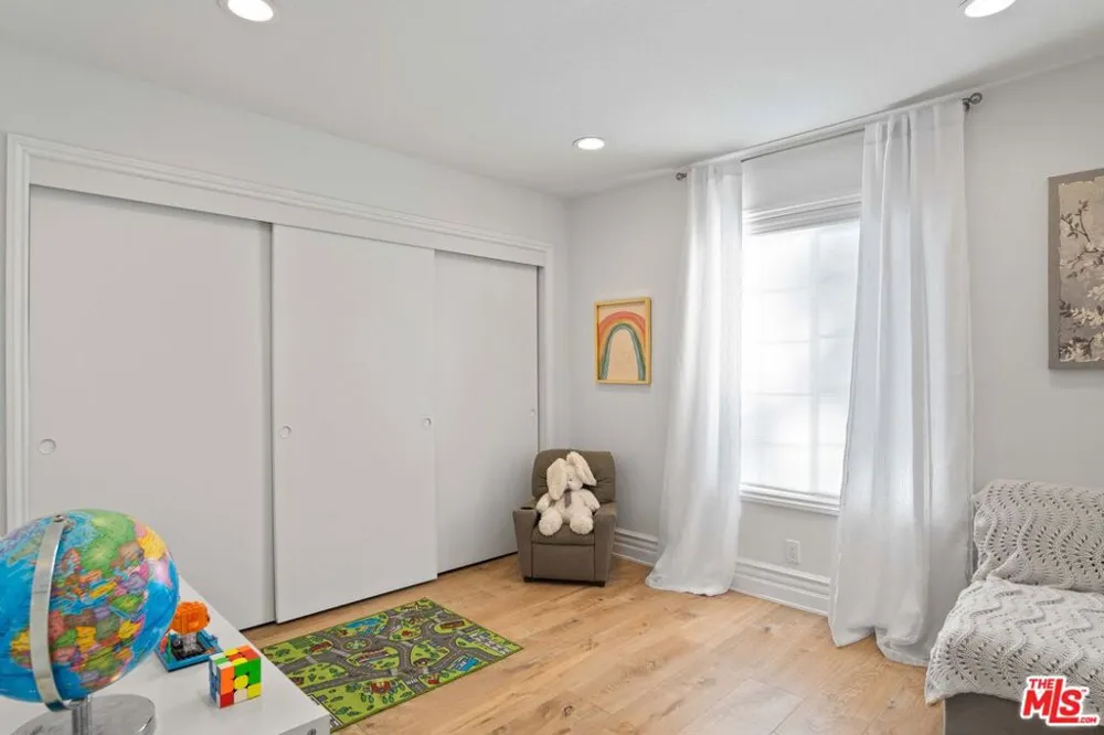 176 Longfellow Street Thousand Oaks, CA 91360