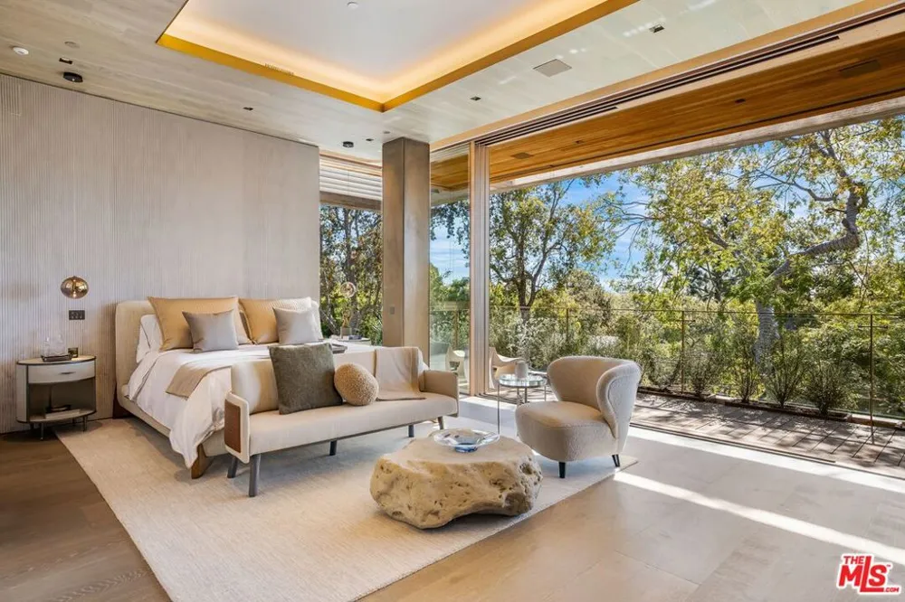 607 Siena Way Los Angeles, CA 90077