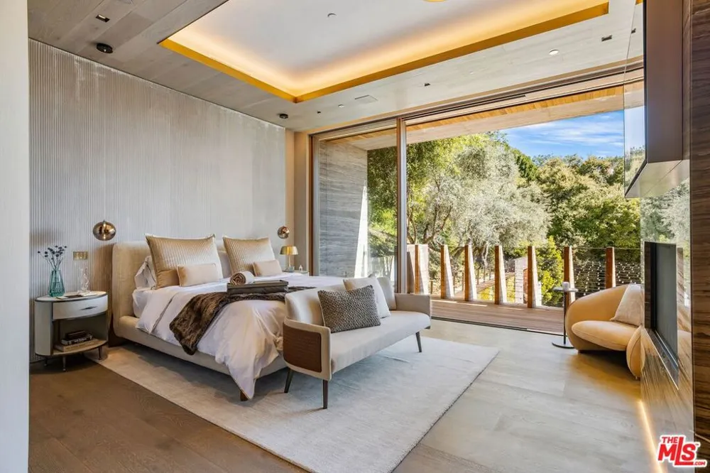 607 Siena Way Los Angeles, CA 90077