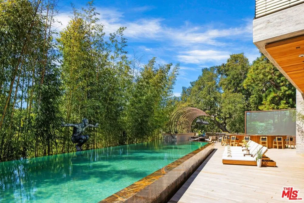607 Siena Way Los Angeles, CA 90077