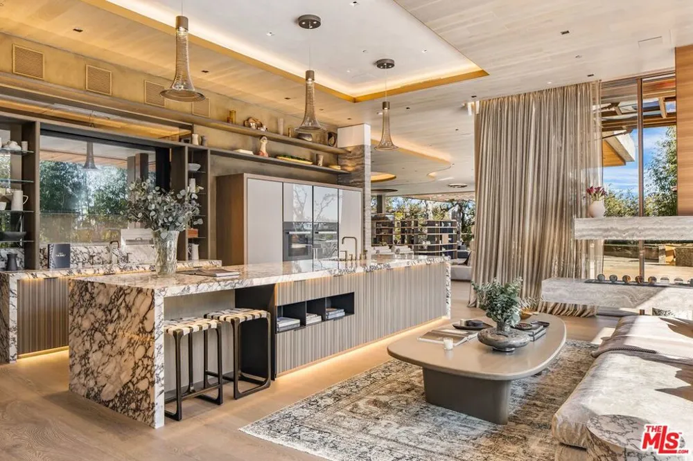 607 Siena Way Los Angeles, CA 90077