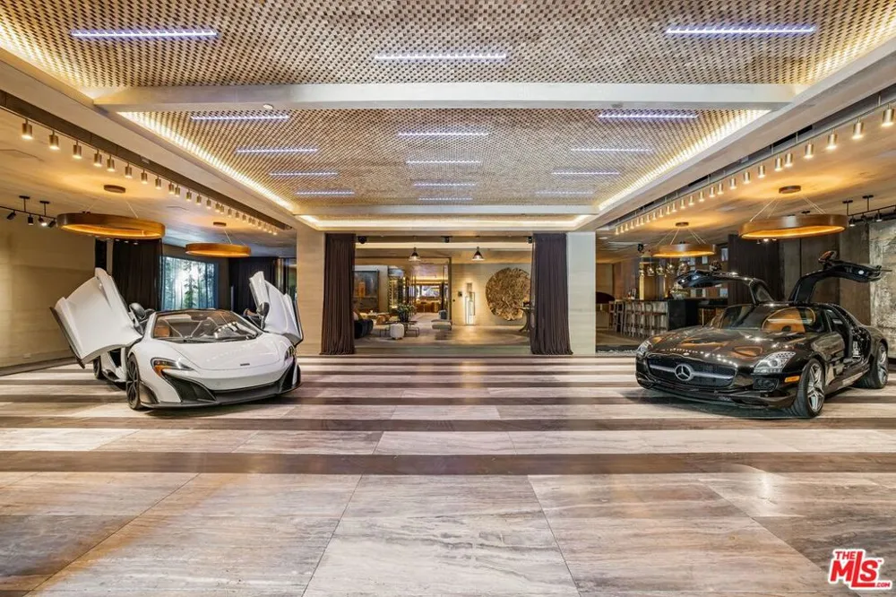 607 Siena Way Los Angeles, CA 90077